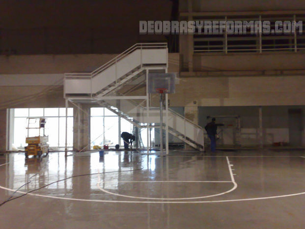 Construcción pista de basket I.E.S Enric Borras - Badalona